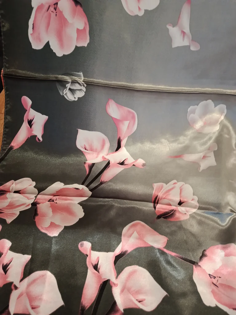 Vierkante sjaal. Grijs en roze – photo 5
